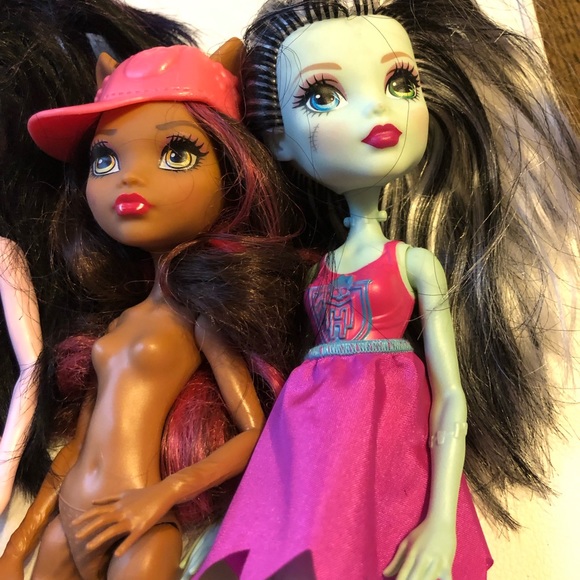 Monster High Dolls Lot of 4 : Frankie , Clawdeen Wolf,  Draculaura, Venus McFly - Picture 2 of 8